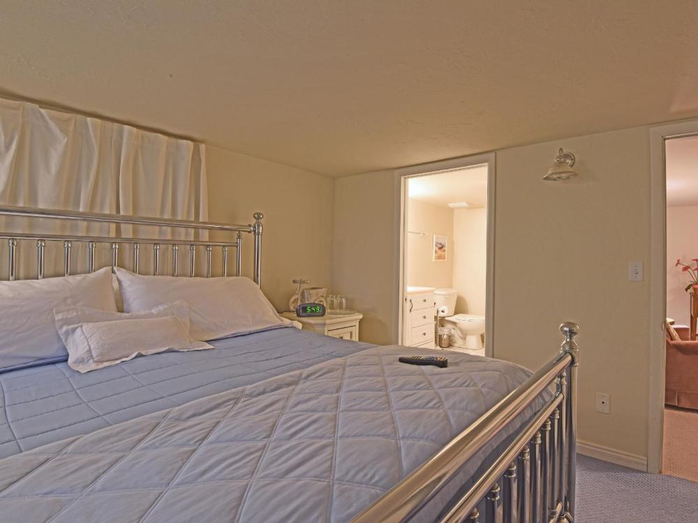 Standard King Room interior